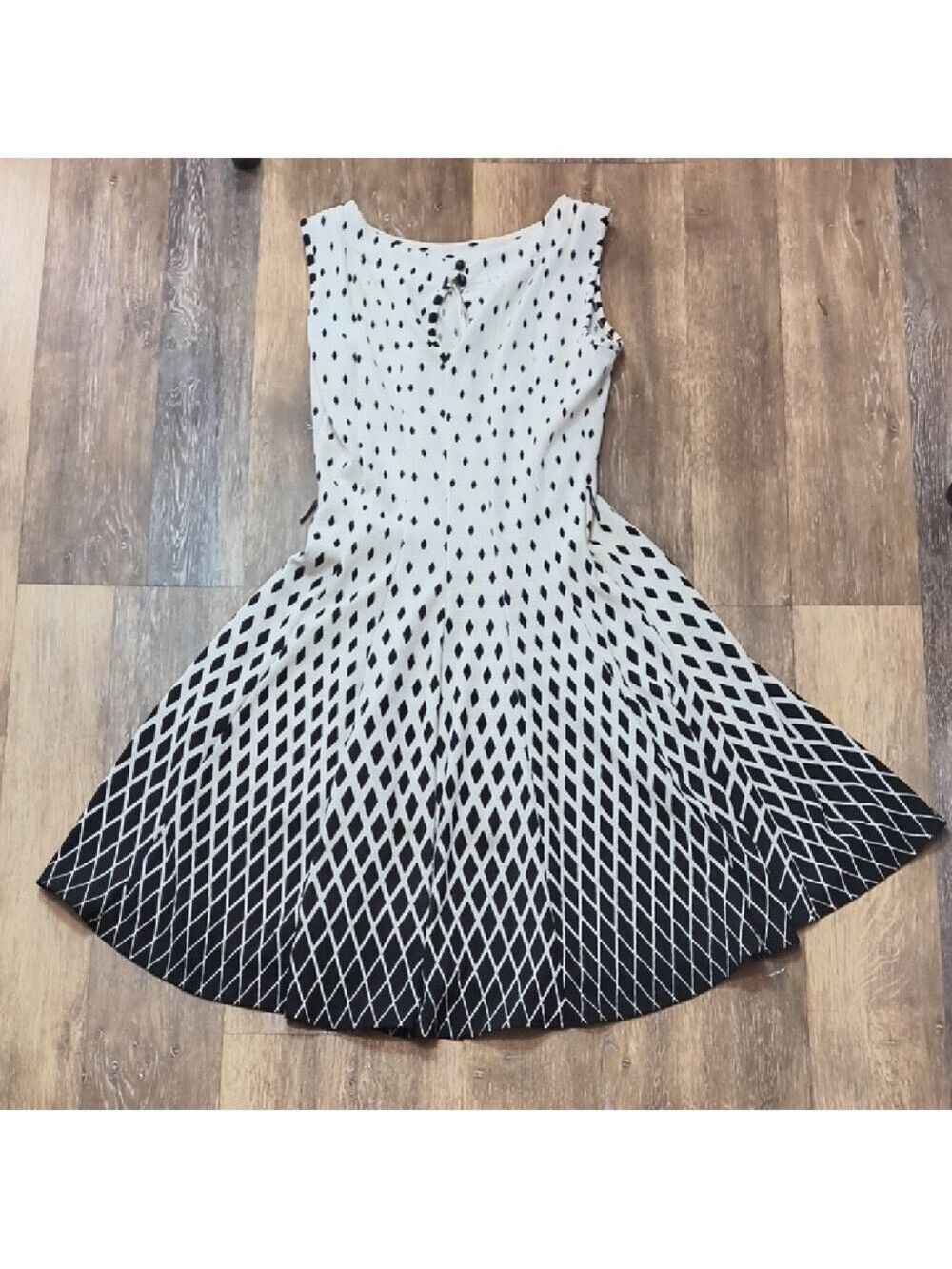 Haani Mini Dress Monochrome Diamond Pattern - Picture 2 of 3